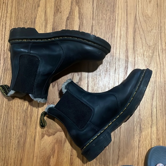 Dr Martens 2976 WOMEN'S FAUX FUR LINED CHELSEA BOOTS - Picture 3 of 6